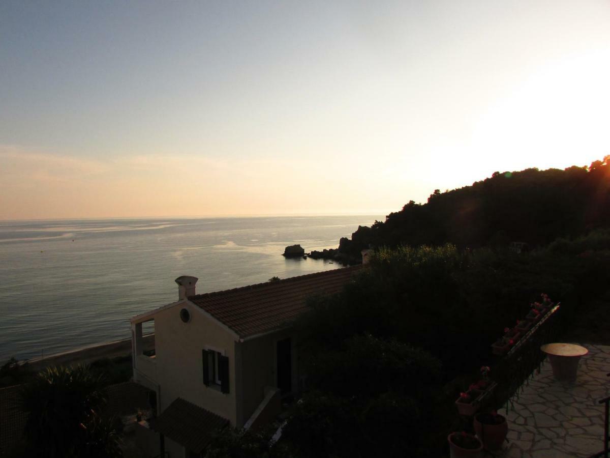 Kallopsia - Glifada Beach Menigos Resort Exterior foto